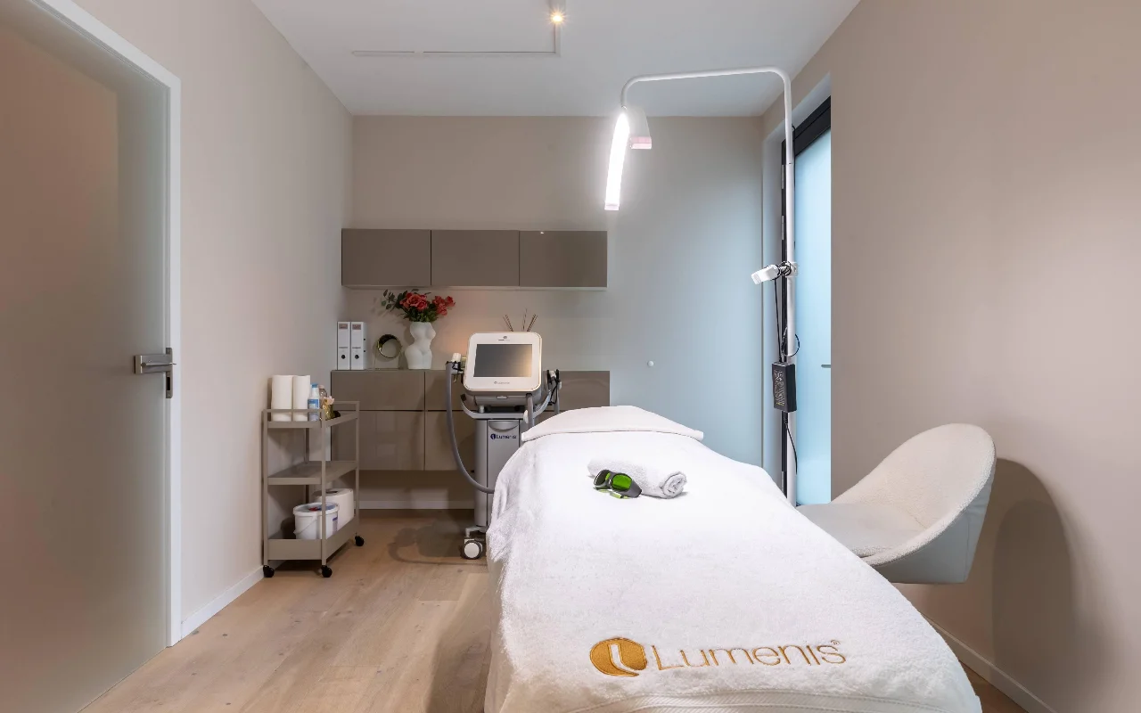 Ruhiger Behandlungsbereich für Augenbrauen und Wimpern